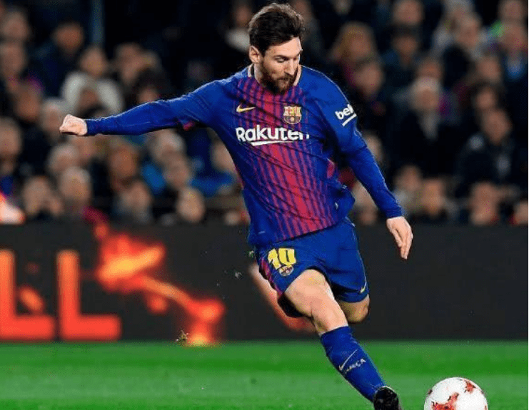 两名球迷从长春骑行到大连为亚泰加油助威.