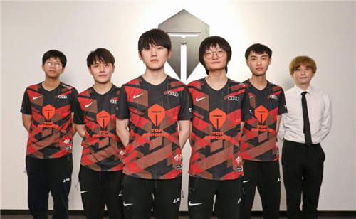 麦克阿瑟vs珀斯光荣首发：库查尔斯基领衔！卡塞雷斯、伍顿在列