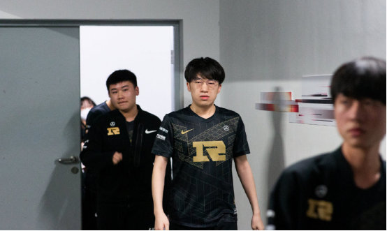 牵动内线